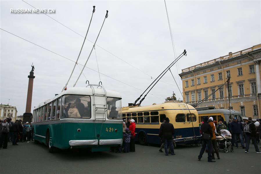 Петербургский троллейбус отметил 80-летний юбилей