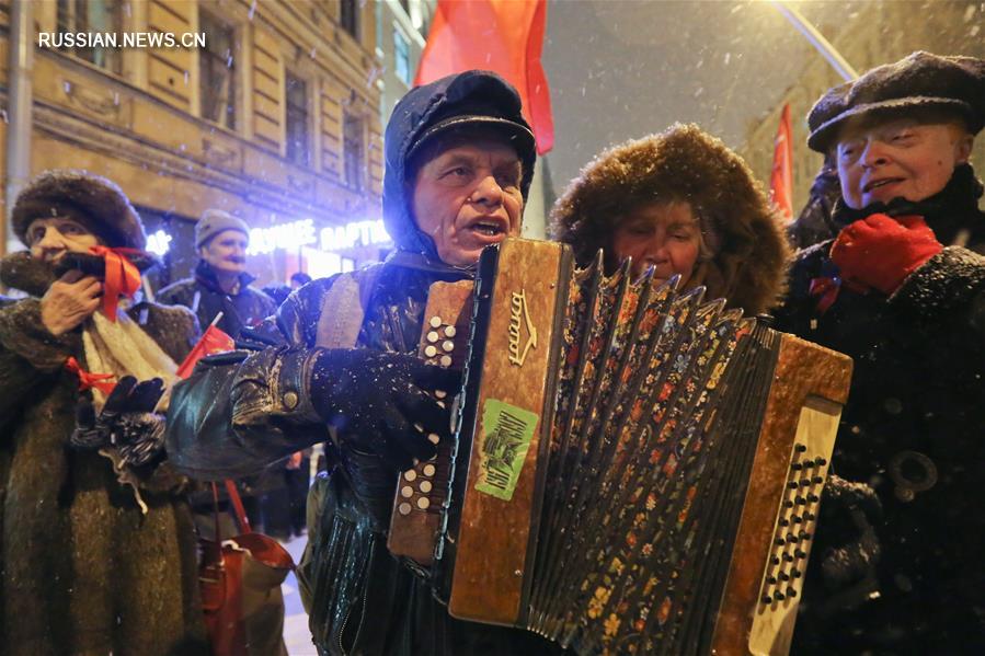 В Петербурге отметили 99-ю годовщину Октябрьской революции