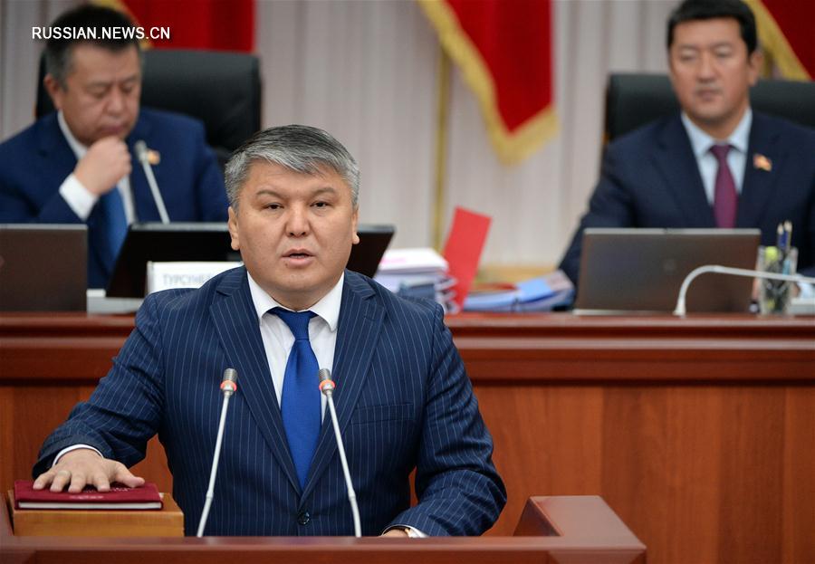 Новые члены правительства Кыргызстана принесли присягу