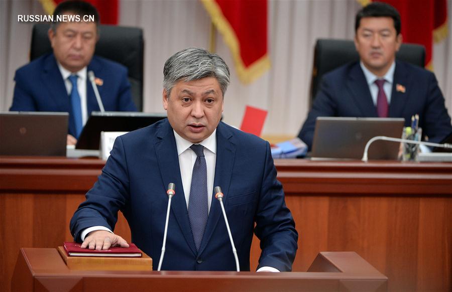 Новые члены правительства Кыргызстана принесли присягу