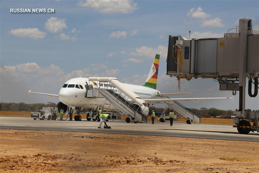 Роберт Мугабе принял участие в церемонии пуска в эксплуатацию аэропорта Виктория-Фолс