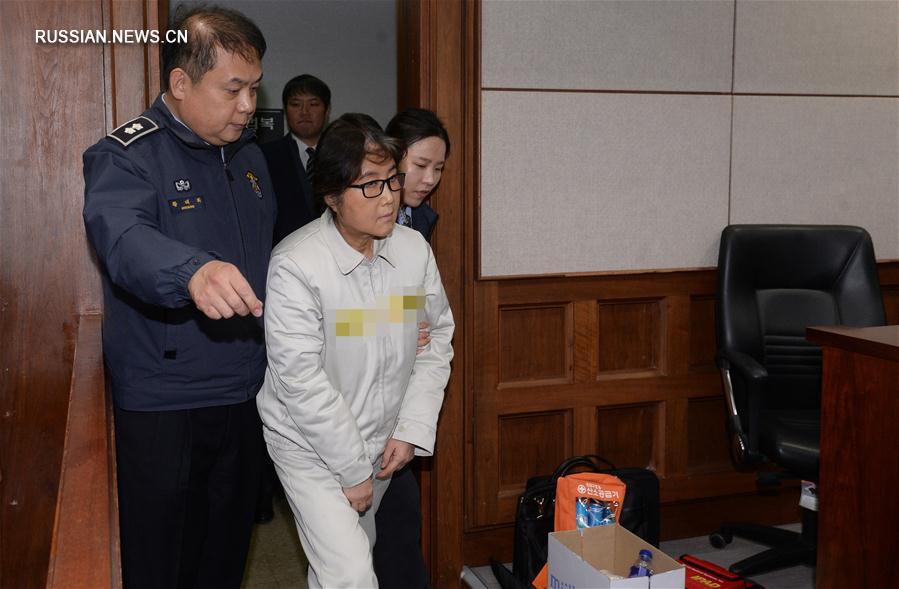 Главная фигурантка по делу о "вмешательстве в политику приближенных лиц" Чхве Сун  Силь отвергла обвинения прокуратуры