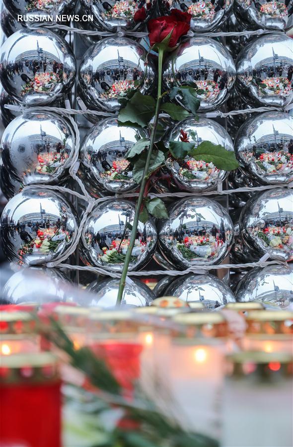 В Берлине почтили память жертв теракта на рождественской ярмарке  