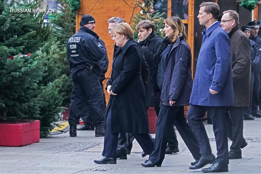 В Берлине почтили память жертв теракта на рождественской ярмарке  