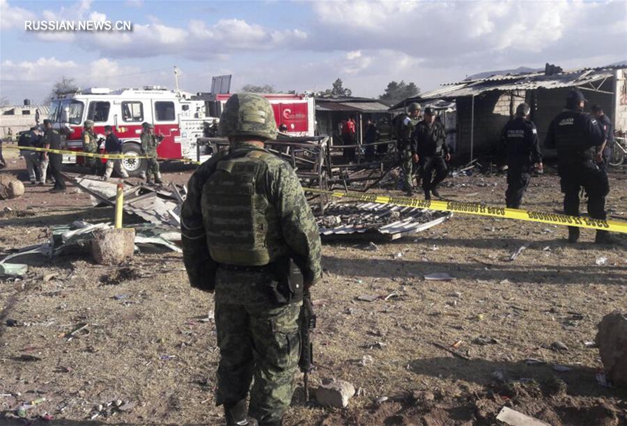 Число погибших при взрыве на рынке пиротехники в Мексике достигло 29 человек