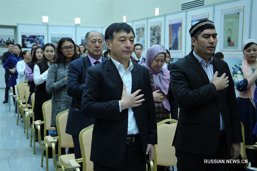 Фотовыставка "Исламская культура и быт Великого Шелкого пути" в Астане