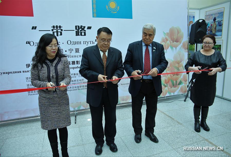 Фотовыставка "Исламская культура и быт Великого Шелкого пути" в Астане