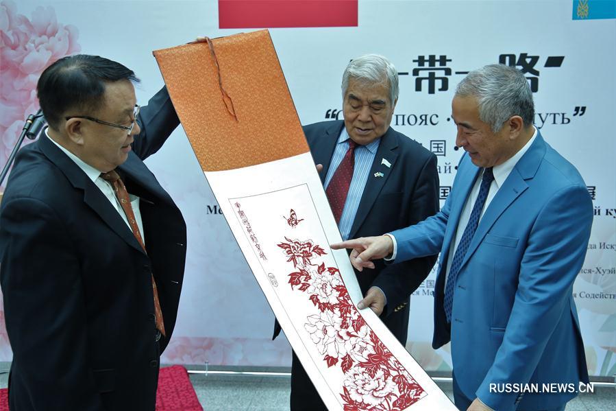 Фотовыставка "Исламская культура и быт Великого Шелкого пути" в Астане