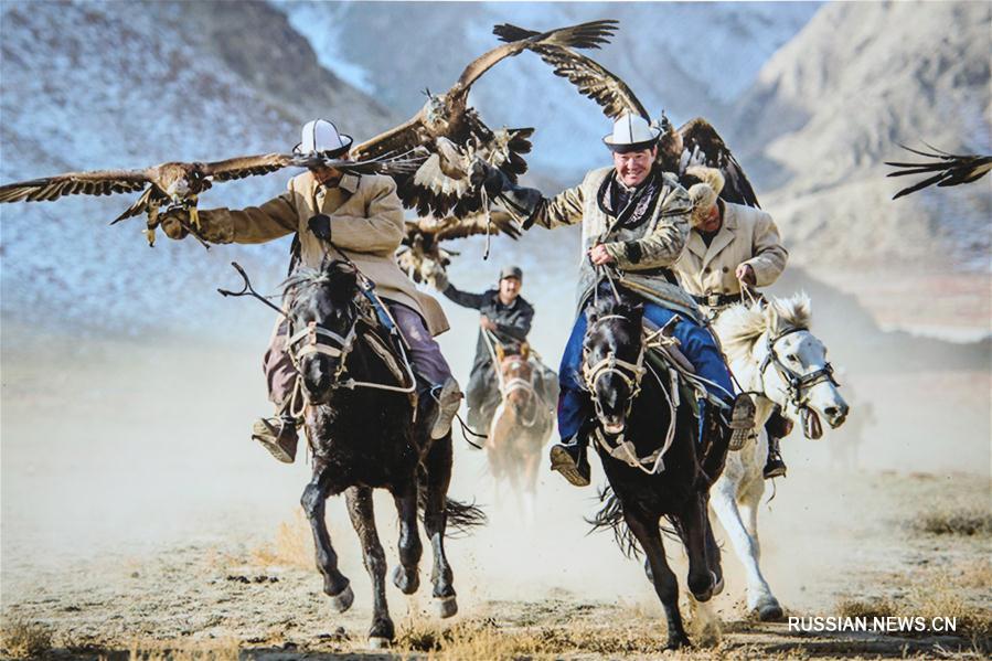 Фотовыставка "Исламская культура и быт Великого Шелкого пути" в Астане
