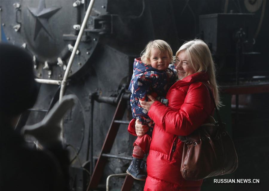 В дни новогодних праздников в Киеве запустили ретропоезд