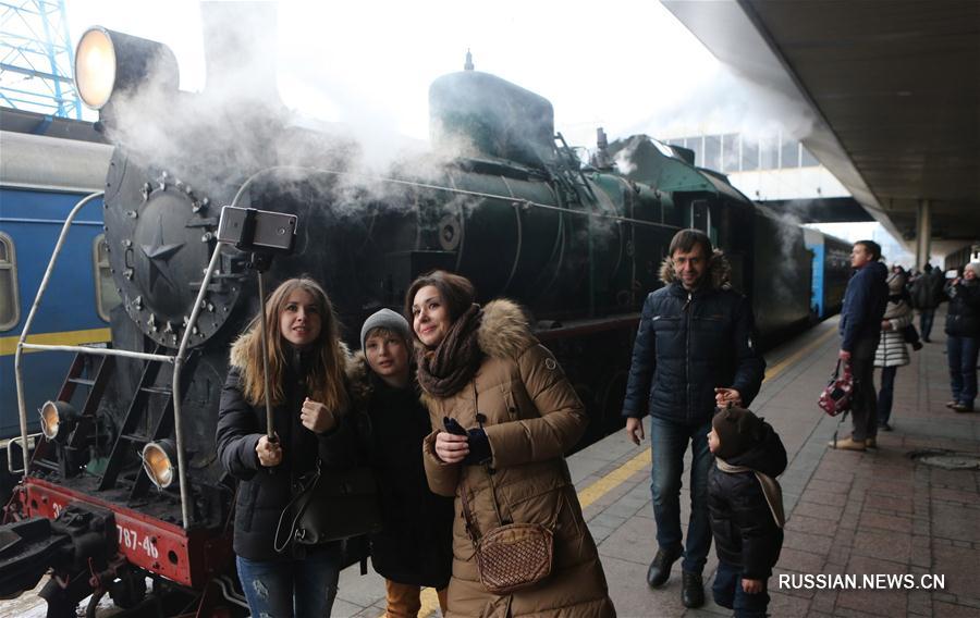 В дни новогодних праздников в Киеве запустили ретропоезд