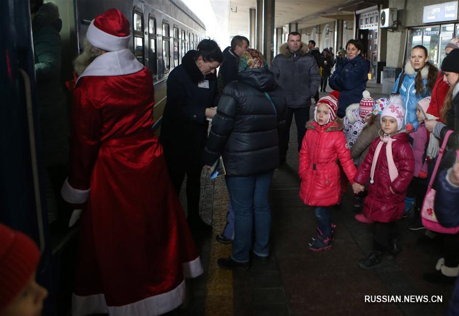 В дни новогодних праздников в Киеве запустили ретропоезд