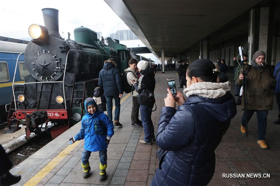 В дни новогодних праздников в Киеве запустили ретропоезд