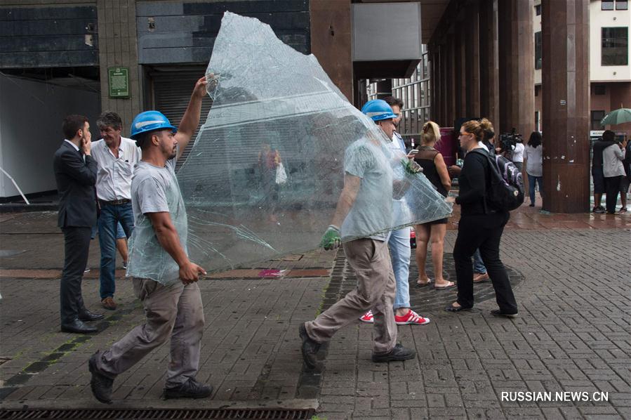 На столицу Уругвая обрушились проливные дожди и штормовой ветер
