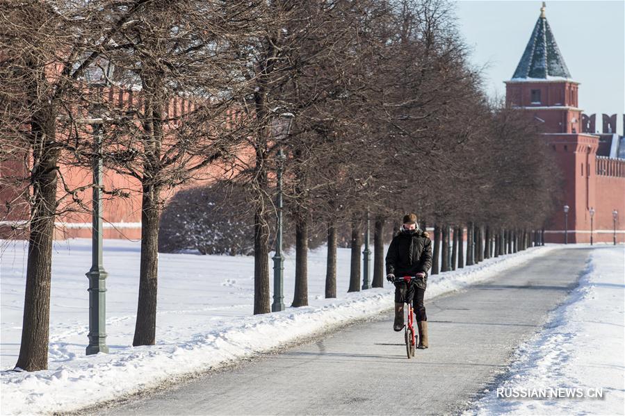 В Москве прошел зимний велопарад