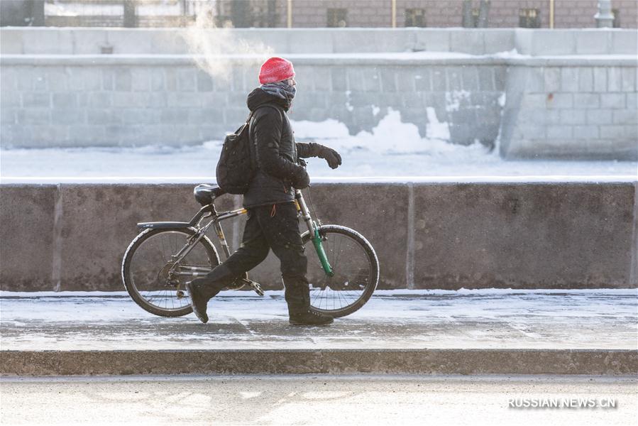 В Москве прошел зимний велопарад