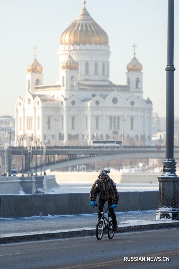 В Москве прошел зимний велопарад