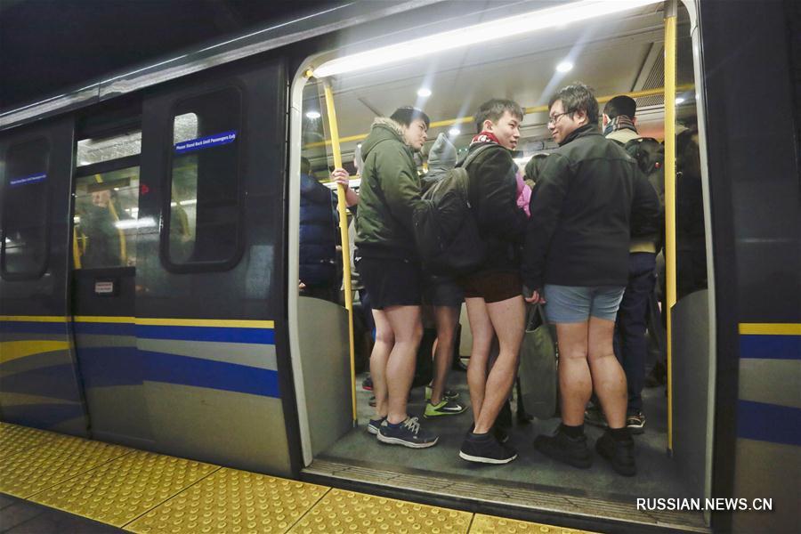 Флэшмоб "В метро без штанов" -- 2017 в Ванкувере