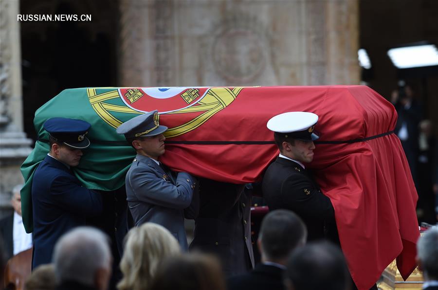 В Португалии состоялись государственные похороны М. Суареша