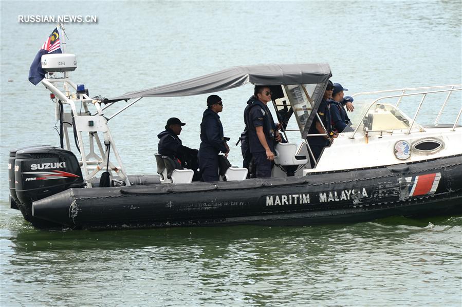 Власти Малайзии расширили зону поиска пропавших китайских туристов 