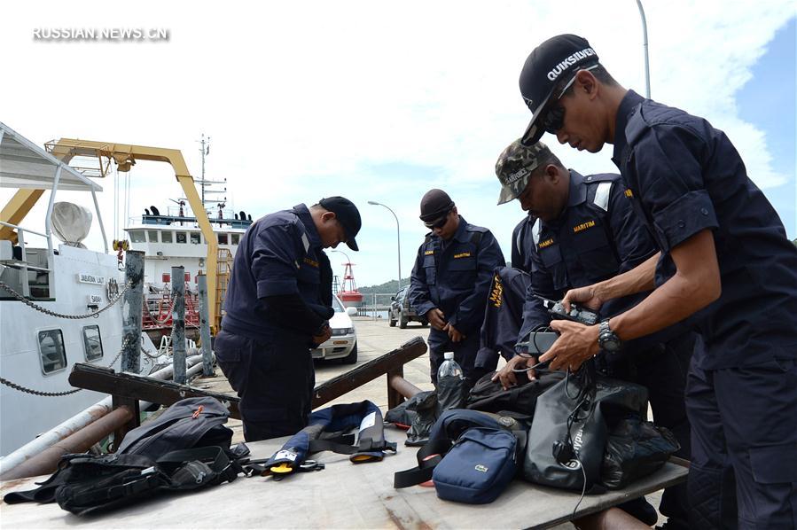 Власти Малайзии расширили зону поиска пропавших китайских туристов 