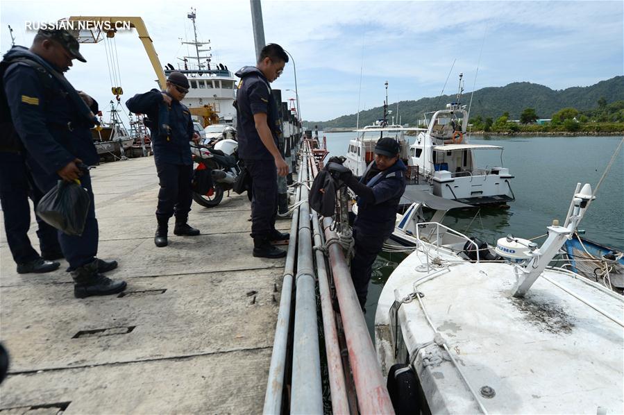 Власти Малайзии расширили зону поиска пропавших китайских туристов 