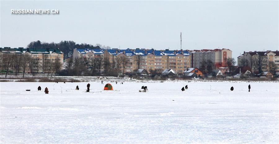 Зимняя рыбалка на озере в Смолевичах