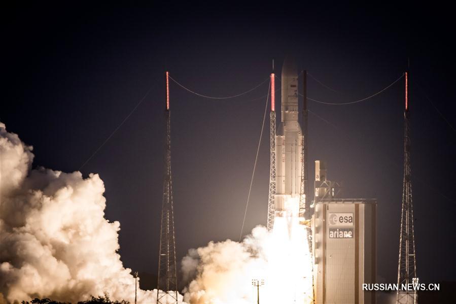 С помощью ракеты-носителя "Ариан-5" в космос запущены два спутника связи 