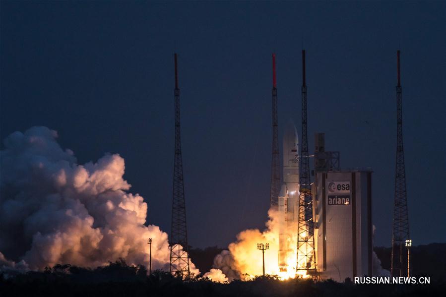С помощью ракеты-носителя "Ариан-5" в космос запущены два спутника связи 