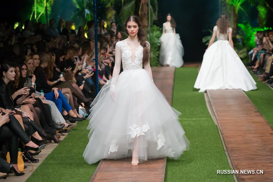 Презентация модной коллекции свадебных платьев в Венгрии