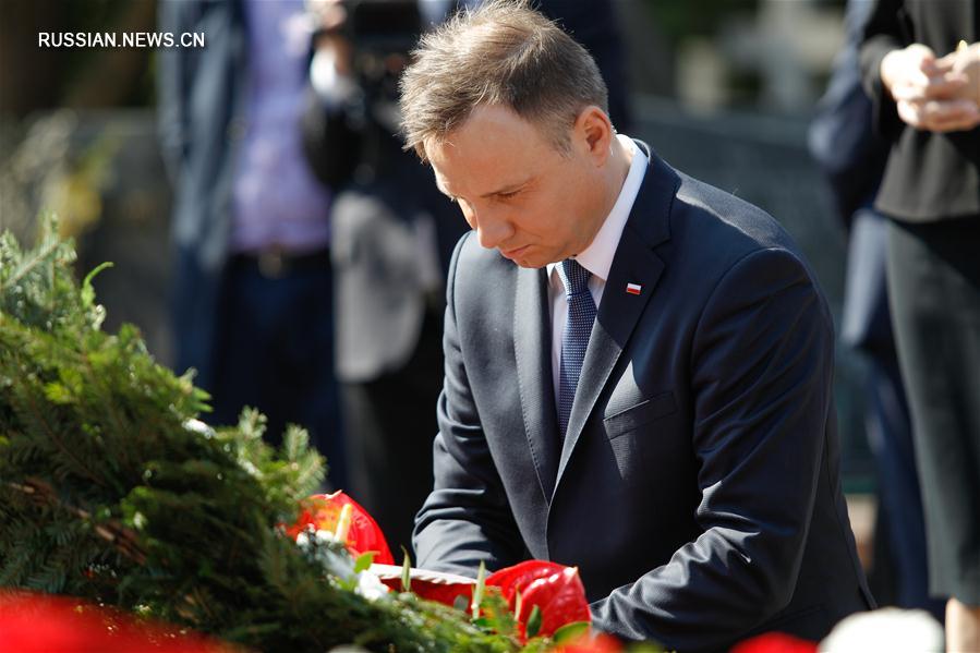 Траурные мероприятия по случаю годовщины авиакатастрофы под Смоленском прошли в Польше 