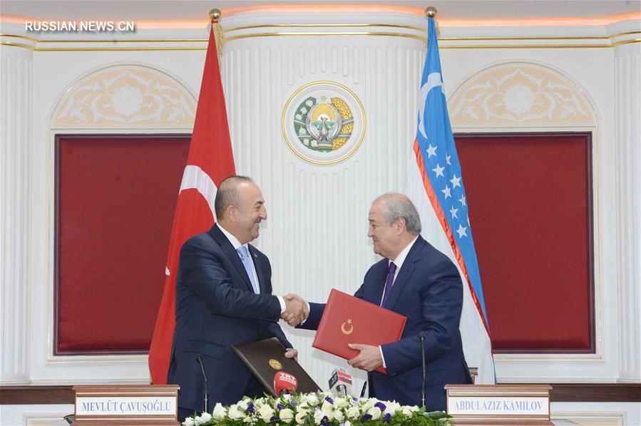 Главы МИД Турции и Узбекистана провели переговоры в Ташкенте