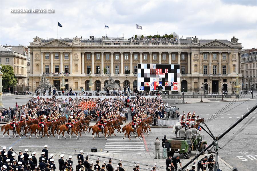 В Париже состоялся военный парад по случаю Национального праздника Франции