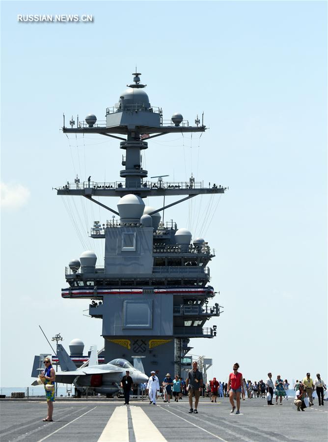 ВМС США ввели в боевой состав авианосец класса "Джеральд Форд"