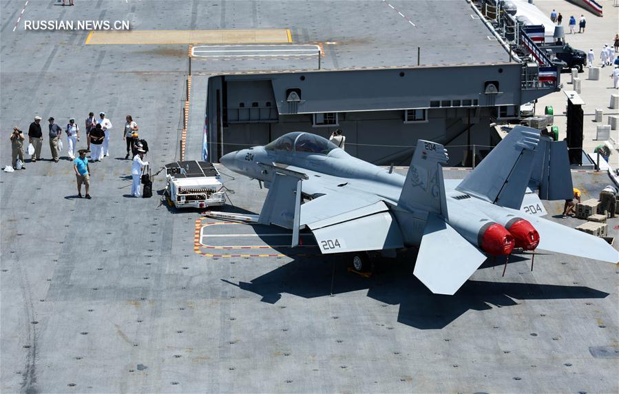 ВМС США ввели в боевой состав авианосец класса "Джеральд Форд"