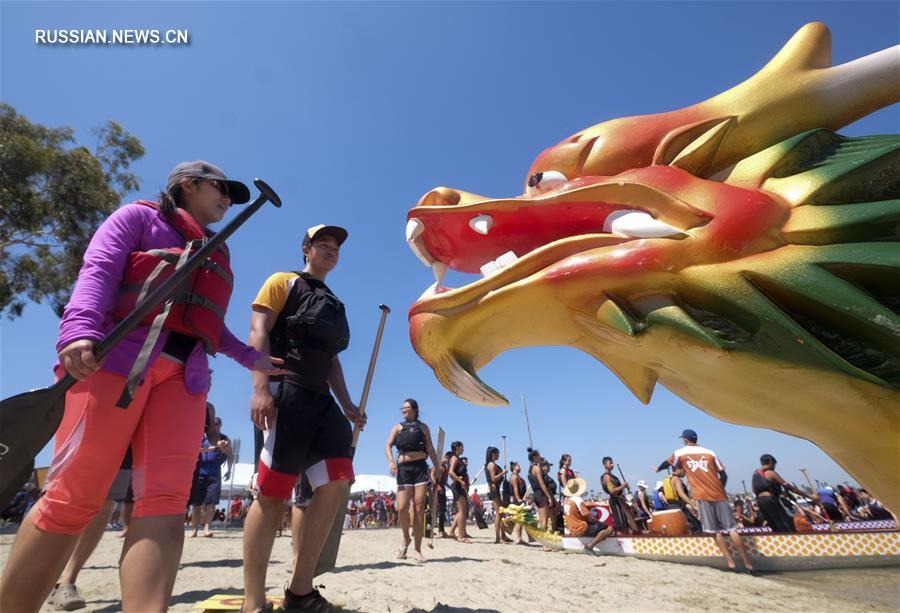 В американском городе Лонг-Бич прошел фестиваль драконьих лодок