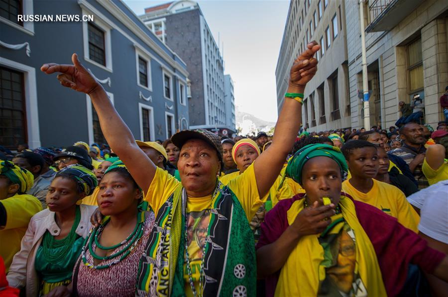 Президент ЮАР преодолел восьмой вотум недоверия парламента 