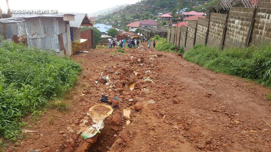 До 300 человек увеличилось число жертв наводнения и селевых потоков в столице Сьерра- Леоне 