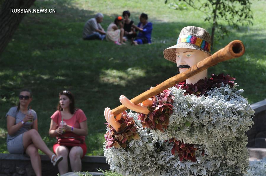 В Киеве открылась выставка цветочных композиций ко Дню независимости Украины