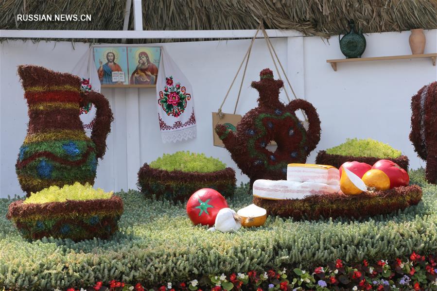 В Киеве открылась выставка цветочных композиций ко Дню независимости Украины
