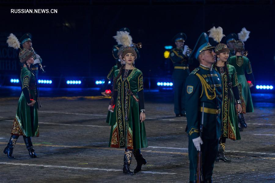 Первый день 10-го Международного военно-музыкального фестиваля "Спасская башня" в Москве