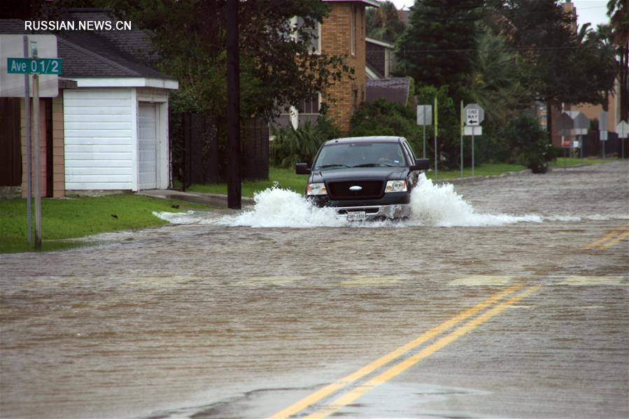 В Техасе выпало рекордное количество осадков после удара урагана "Харви"