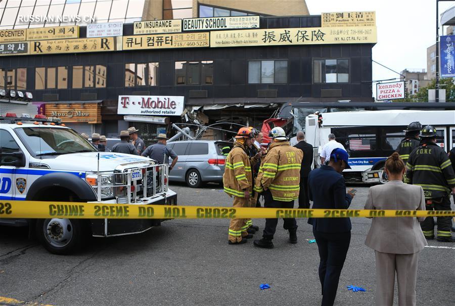 Три человека погибли в результате столкновения автобусов в Нью-Йорке 