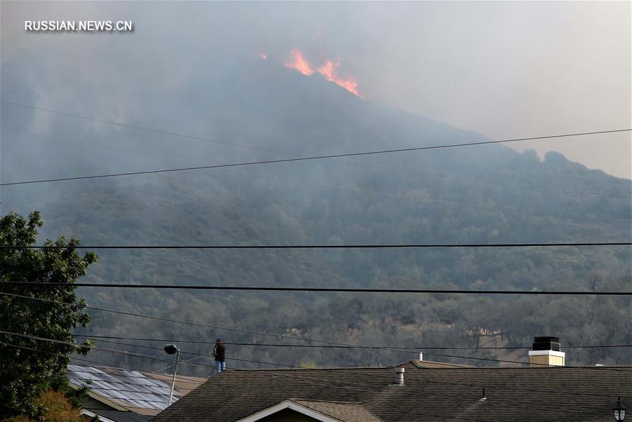 Пожар в Калифорнии распространяется, 15 человек погибли