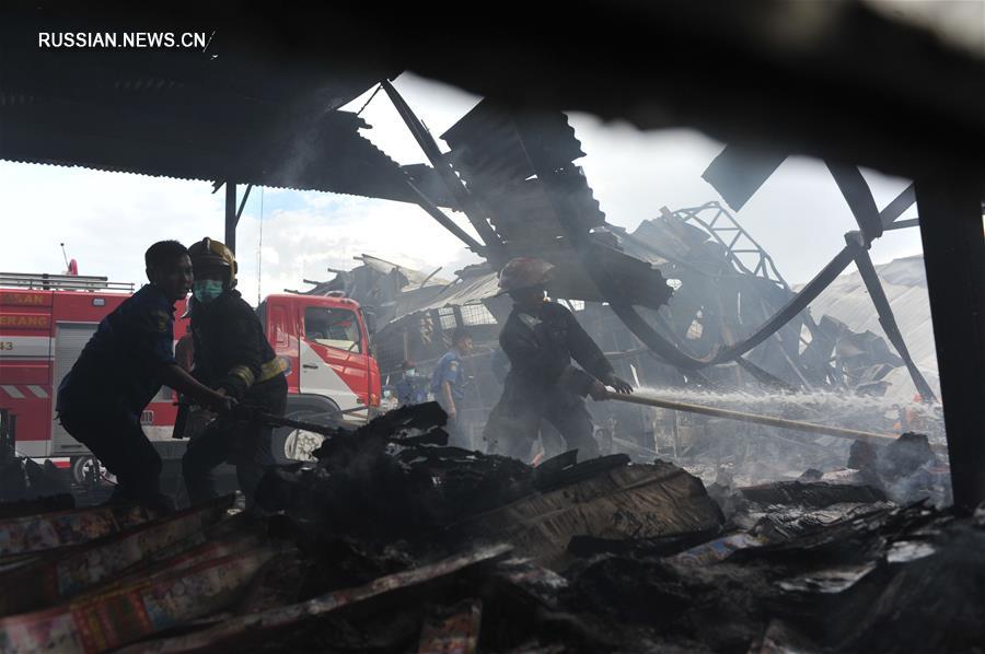 47 человек погибли при взрыве на фабрике по производству пиротехники в Индонезии
