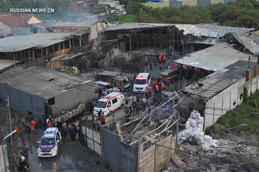 47 человек погибли при взрыве на фабрике по производству пиротехники в Индонезии