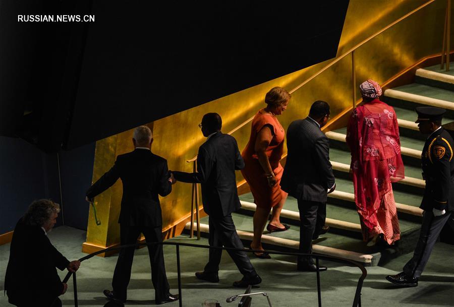 Президент Зимбабве Р. Мугабе ушел в отставку 