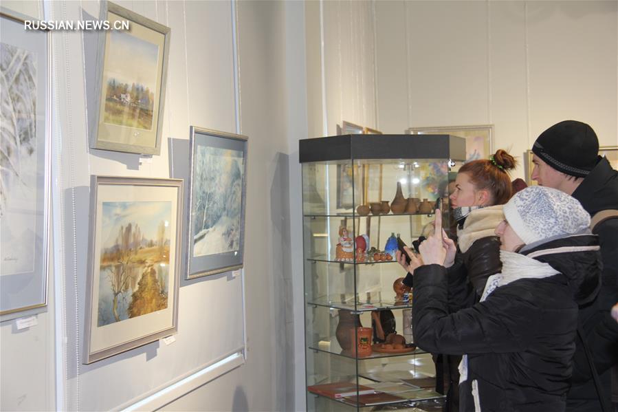 Во Владивостоке проходят персональные выставки В.Олейникова и В.Медведева