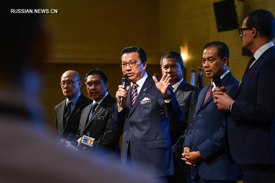Власти Малайзии объявили о возобновлении поисков пропавшего Боинга 