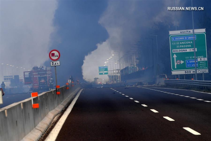 В результате взрыва бензовоза в итальянском городе Болонья погибли два человека